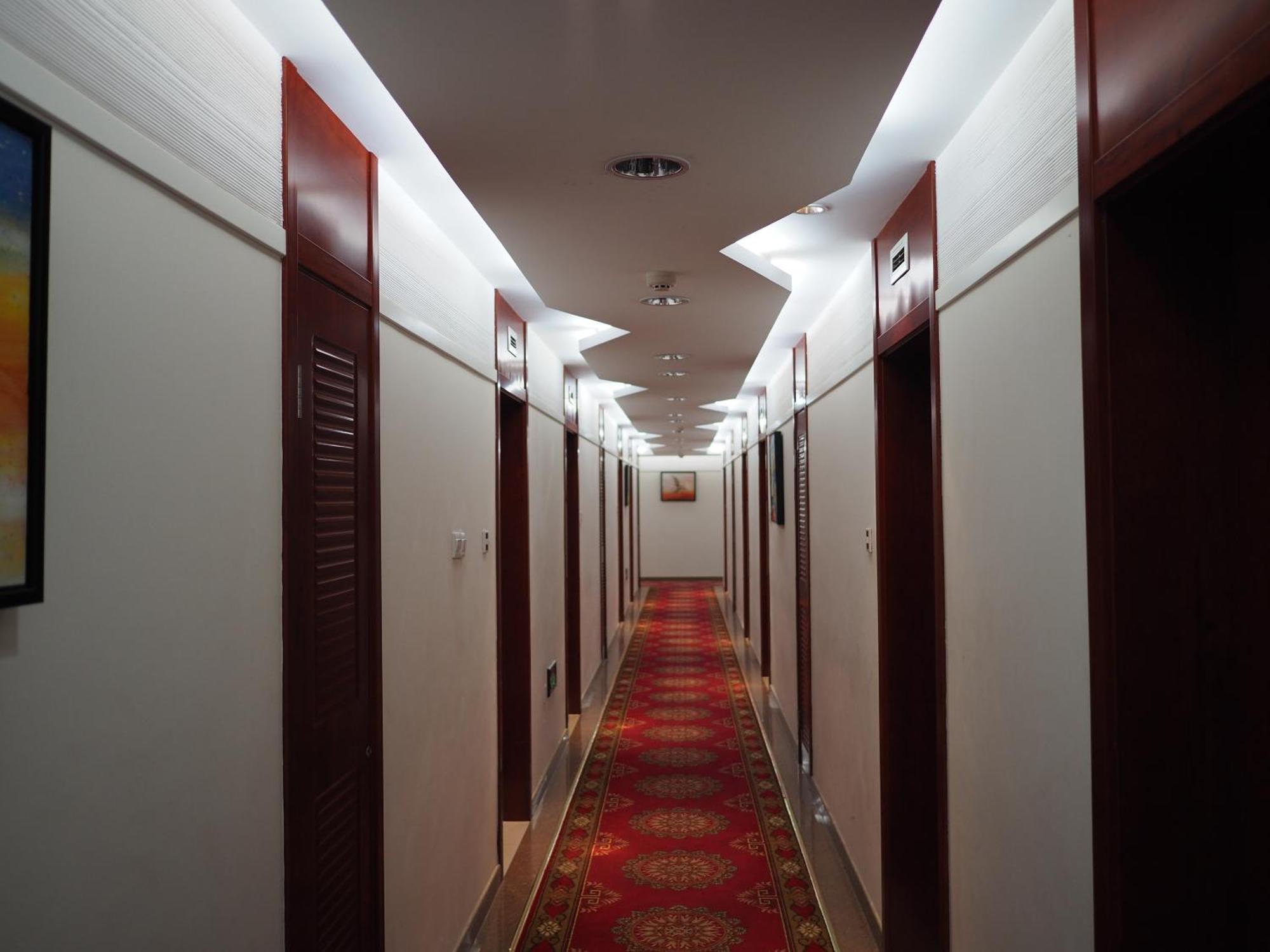 Soluxe Club International Hotel Nairobi Exterior photo