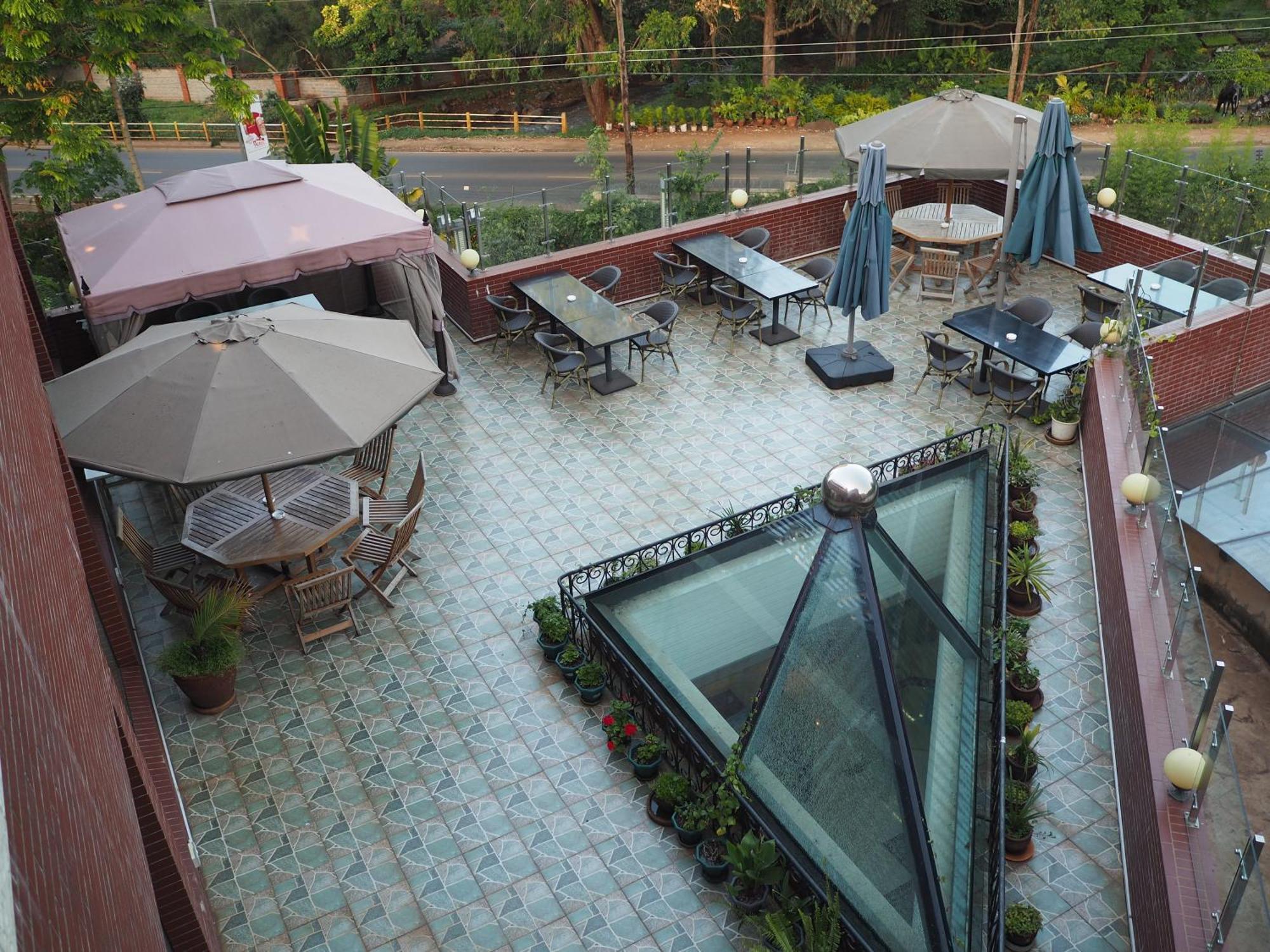 Soluxe Club International Hotel Nairobi Exterior photo