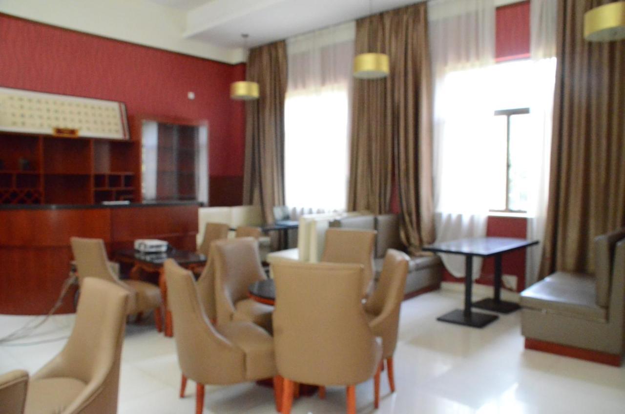 Soluxe Club International Hotel Nairobi Exterior photo